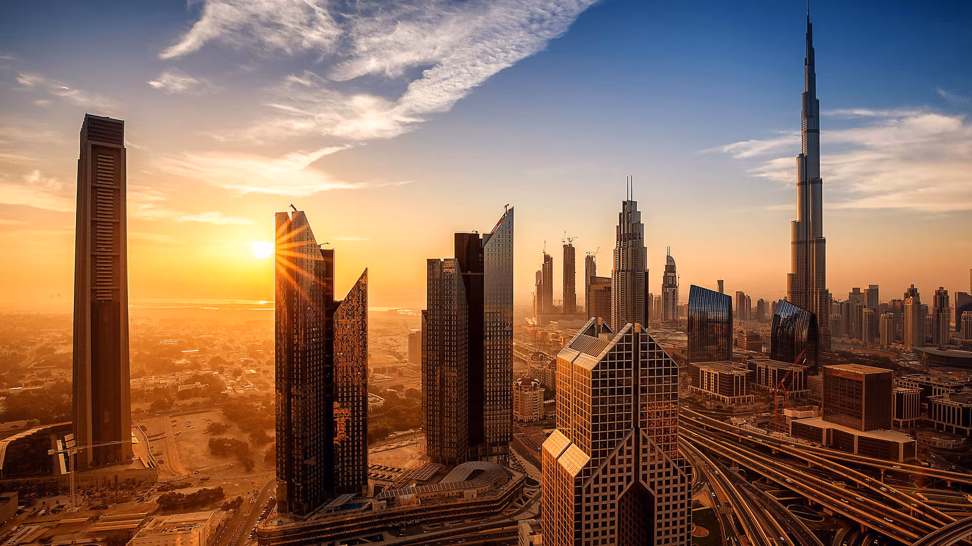 Explore Dubai Downtown – The Heartbeat of Luxury and Skyline Wonders!